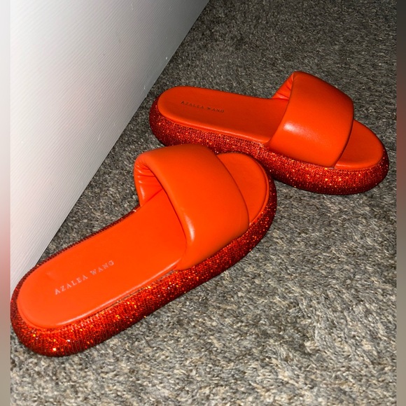 Azalea Wang Slides - Picture 3 of 6
